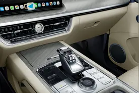 国产普拉多已到店！3.0T9AT354马力，四驱三把锁