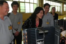 董明珠问员工：为啥不住公司房子？男子：轮不到我，气氛降至冰点视频封面