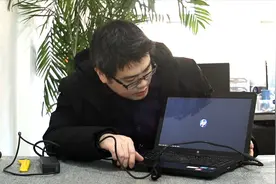 160包邮淘了台i3的笔记本电脑，小伙玩了一局游戏感觉特别流畅！