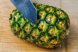 原来切菠萝这么简单，不挖眼不削皮，又快又省事，方法太棒了视频封面