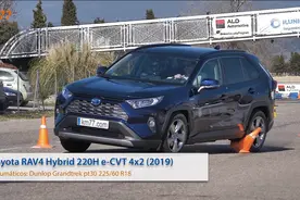 丰田RAV4、本田CR-V、日产奇骏、保时捷MACAN麋鹿测试视频封面