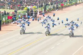 印度阅兵教你摩托车的正确打开方式视频封面