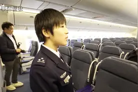 日本全新波音777政府专机首次内部公开短发航空自卫官进行介绍视频封面