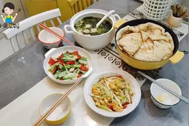 每天准时给家人做晚饭，三菜一汤，有荤有素，在家吃更健康！