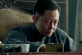 旗袍：假夫妻发现被监听，直接将计就计，特务听到录音脸被气绿视频封面