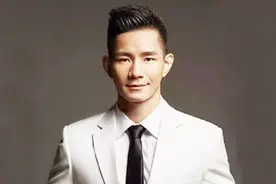 拳击擂台上的赢家杨建平，31岁身价过亿，娇妻身材高挑颜值爆表视频封面