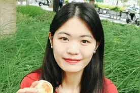 苏州超火爆的鲜肉月饼，4.5元一个外酥里嫩，一口下去爆汁视频封面