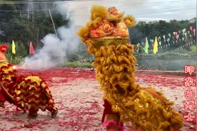 广东农村男孩考上清华大学全村人为他庆贺，烟花放了几十万真体面视频封面