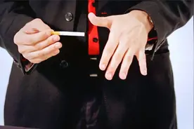 魔术揭秘：空手消失香烟，方法其实很简单