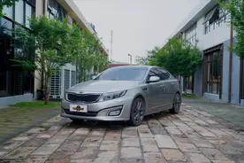 全网罕见的二手起亚K5！韩系车配置是真高，就是车主的改装太…视频封面