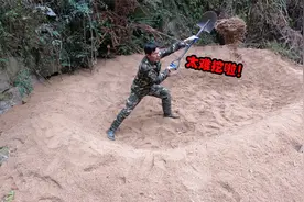 深山老林里挖个大坑！大哥准备利用泉水来养鱼，大家觉得能行吗