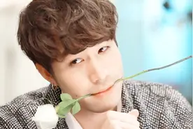 泰剧：明星变玫瑰讨魔女欢心，谁料却遭无视，过程爆笑