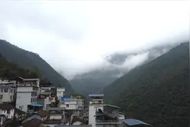 广西暗藏一个‘世外桃源’，网红民宿遍布，被誉为‘小布达拉宫’视频封面