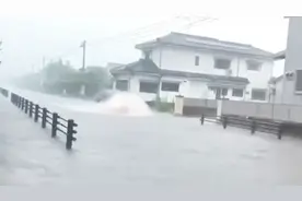 降雨量超1000毫米！超强暴雨侵袭日本九州岛 已致1死1失踪视频封面
