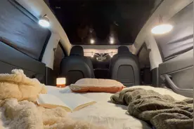 如何睡在特斯拉Model Y里露营过夜-装备篇视频封面