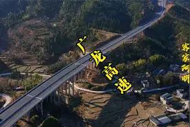 航拍：广东龙川广龙高速上坪段，通往定南赣州。又称河惠莞高速！
