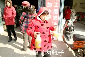 芝麻香油加工全过程，看看十斤芝麻能榨多少油？一斤卖多少合适