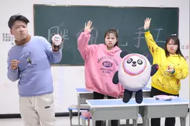 貂蝉要转学了，胖妞和学生用粘土做冰墩墩当离别礼物，满满的感动视频封面