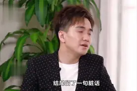 神秘老公曝光！万茜携丈夫接2岁女儿放学，相互依偎画面温馨