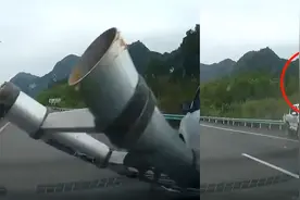 贵州一男子开车时走神，轮胎飞了，货也飞了，还差点把人给砸了视频封面