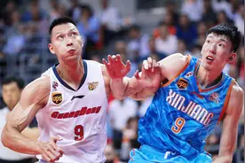 场面惨不忍睹！周琦过于自信对位易建联，网友：不是一个级别的！视频封面