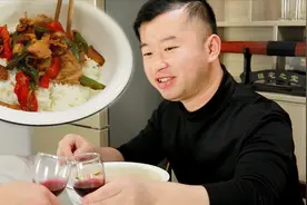 宅男必学的一道“肉汁拌饭”，简单又快捷，一汤盆饭不够吃的