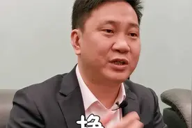 小伙景区卖水煮蛋，半年挣到两套房