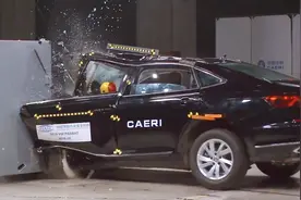 新帕萨特碰撞成绩公布！大众车型安全性为何总是堪忧？视频封面