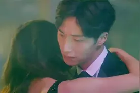 为让女孩吃醋霸总故意搂着美女跳舞，谁料下秒竟大反转！吃醋场面