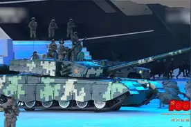 坦克战车开上舞台！三军齐聚《强军战歌》 战士列队整齐划一视频封面