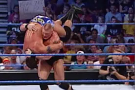 压箱底的经典老视频 2002年SmackDown 布洛克莱斯纳vs兰迪奥顿视频封面