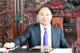 一年进账超4000亿，公司却从未上市，被称最“神秘”的千亿富豪！视频封面