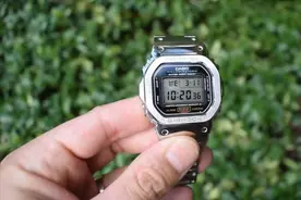 小方块更换金属表带教程！瞬间升值