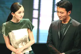 杨幂见谢霆锋不敢直视！与其同台面露娇羞，节目现场高能互撩视频封面