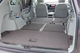 实拍大众揽境，二、三排放倒至纯平可放一张床，空间确实大