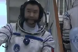 河南洛阳籍航天员陈冬再次“飞天”！父母和同学送上祝福视频封面