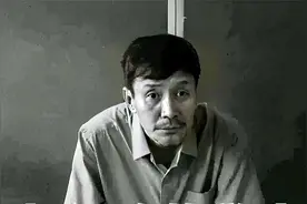 教师还敢管学生吗？30年教龄的教师，因拍打学生被逼上死路，影视视频封面