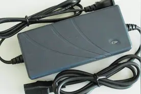 电动车电池2小时就能充满电，八成是它的问题，师傅建议及时更换视频封面