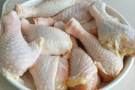 肯德基的炸鸡腿为啥好吃？原来做法如此简单，外酥里嫩天天吃不够