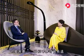 何鸿燊家究竟多有钱：四太上节目，何超盈想坐公交车跟家里吵架！视频封面