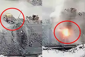 实拍：俄罗斯一巨型卡车坠落40悬崖爆炸 司机跳车幸运存活！