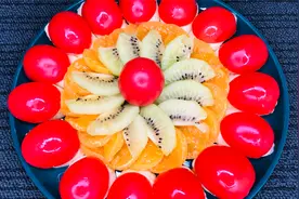 水果摆盘这样做，招待客人有面子，不需要灵巧的刀工，颜值超高