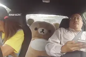 女车手扮猪吃老虎，假装小白驾校学车，卸下伪装一个漂移吓坏教练视频封面