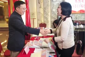 全国两会 四提废除收容制度 朱征夫委员获答复：法治的又一次胜利视频封面