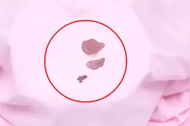 床单血渍难洗净？干洗店老板教我绝招，简单搓搓，顽固血渍都去除视频封面