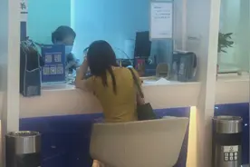 记者走访广州多家银行 房贷提前还款仍需收取违约金视频封面