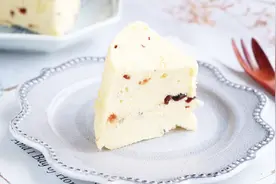 剩的酸奶别扔了，加4个鸡蛋拌一拌，松软有营养，老人孩子最爱吃