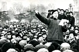 1976年清明节前夕，天安门广场上出现悼念周总理的“花山诗海”视频封面