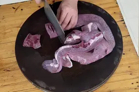 很多人不吃的猪连铁，看看小伙什么做法，吃上一次，别提多过瘾视频封面