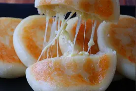 土豆最好吃的做法，放电饼铛烙一烙，教会你老吃法，香甜又拉丝